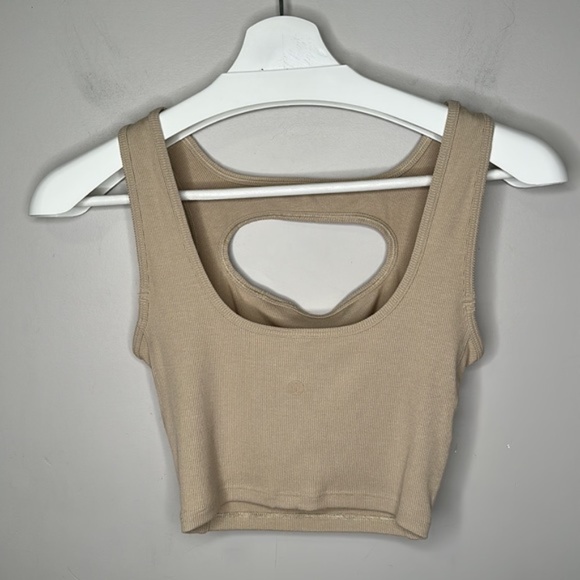 Lululemon LA Front Cut-Out Crop Tank in Trench - Picture 4 of 7